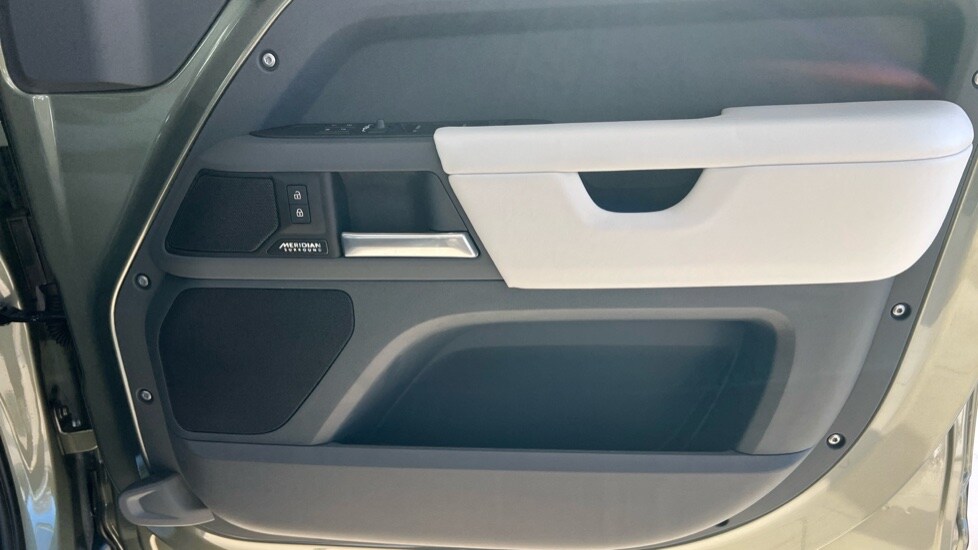 Used Land Rover Defender 2025 for sale - 76966597: Photo 80