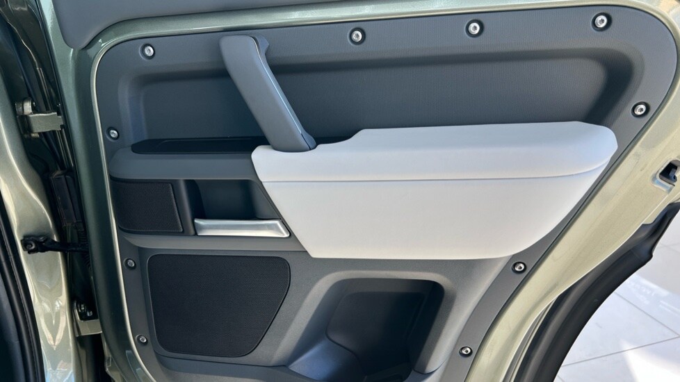 Used Land Rover Defender 2025 for sale - 76966597: Photo 81