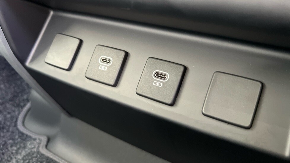 Used Land Rover Defender 2025 for sale - 76966597: Photo 82