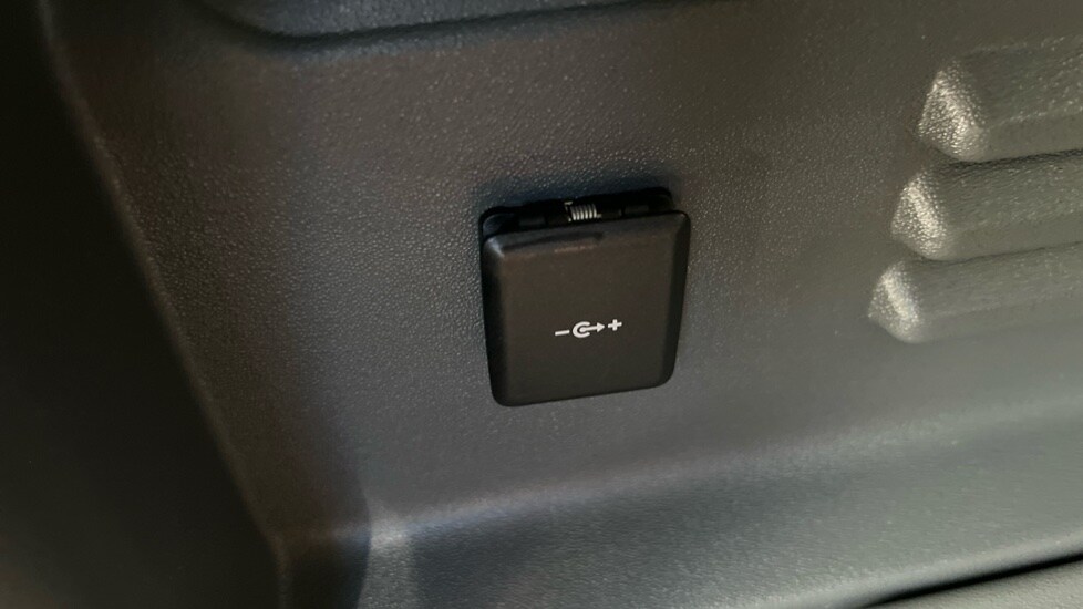 Used Land Rover Defender 2025 for sale - 76966597: Photo 86