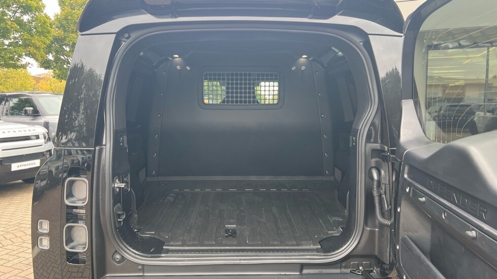 Used Land Rover Defender 2024 for sale - 76161450: Photo 10