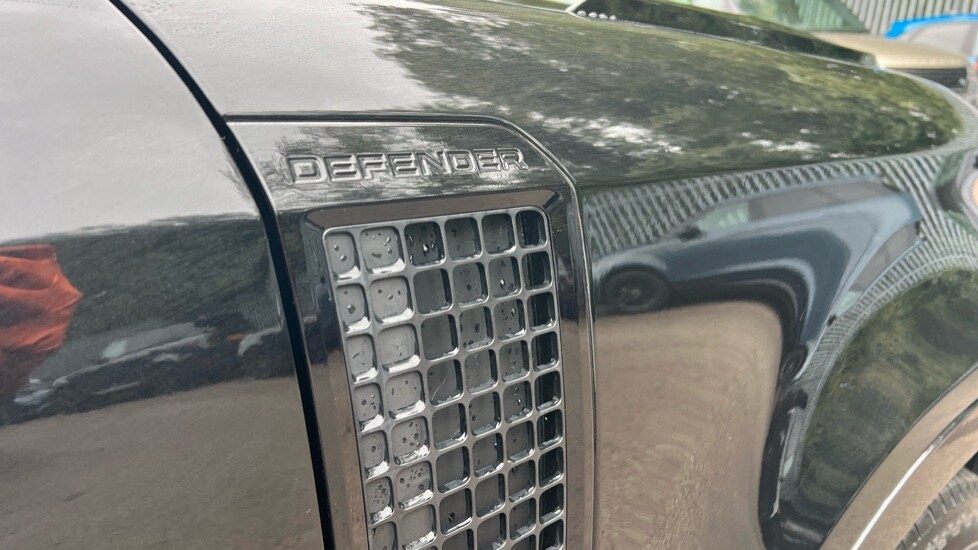 Used Land Rover Defender 2024 for sale - 76161450: Photo 24