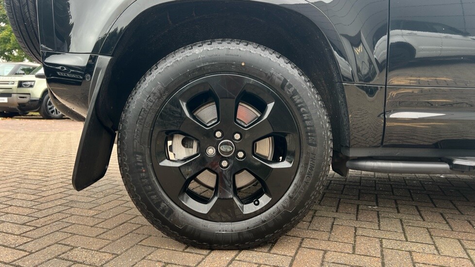 Used Land Rover Defender 2024 for sale - 76161450: Photo 31