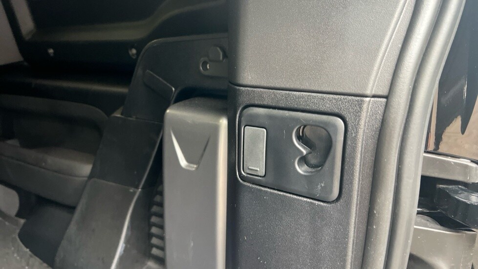 Used Land Rover Defender 2024 for sale - 76161450: Photo 37