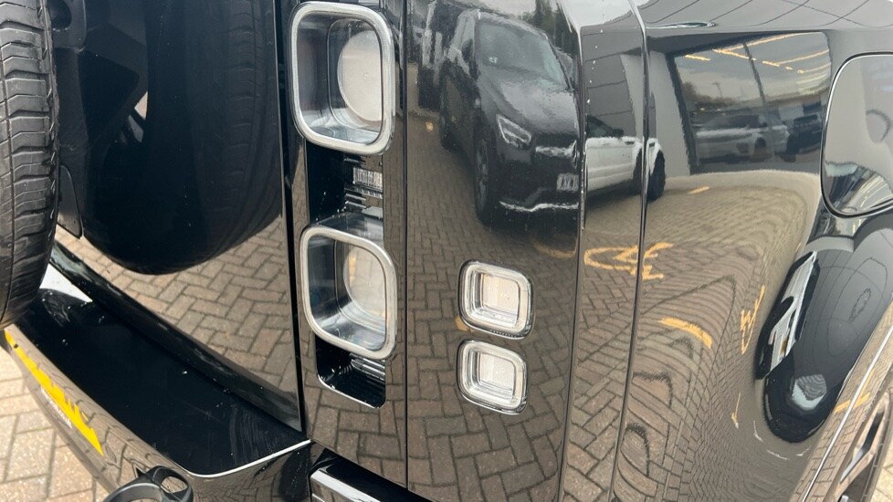 Used Land Rover Defender 2024 for sale - 76161450: Photo 42