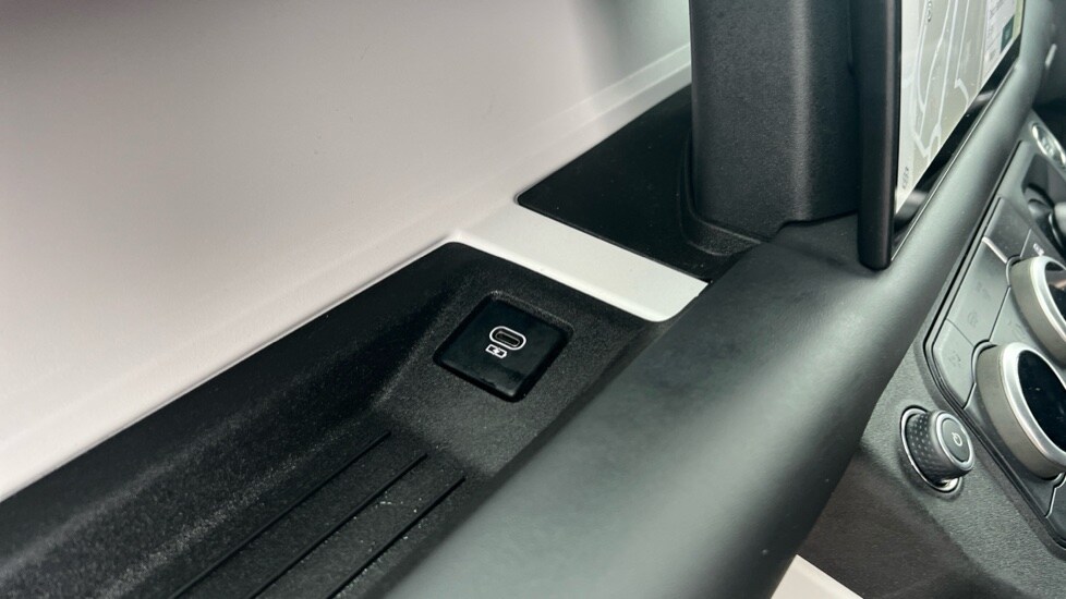 Used Land Rover Defender 2024 for sale - 76161450: Photo 48