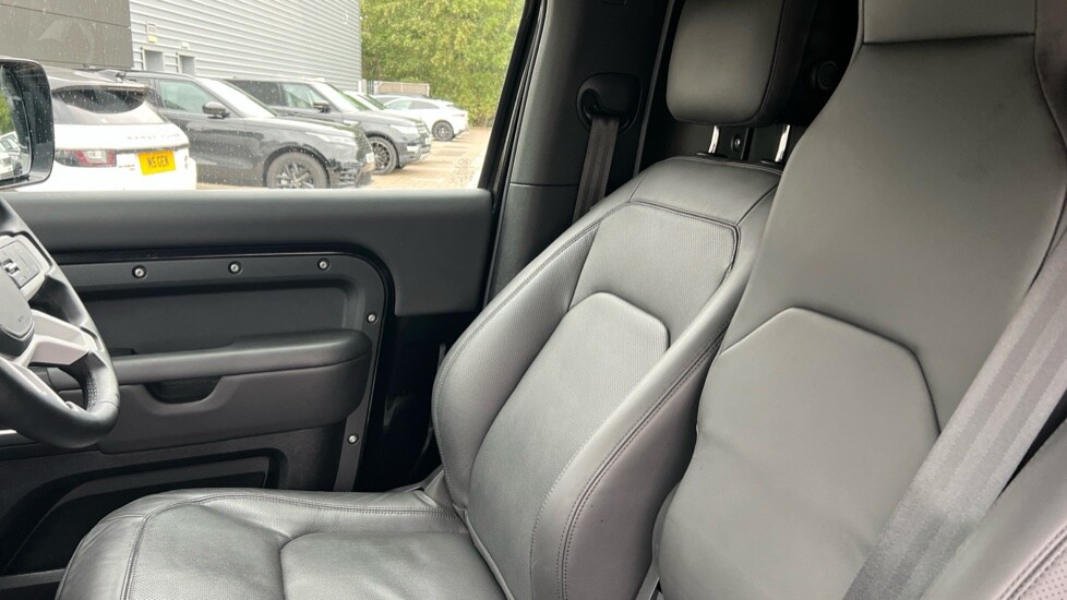 Used Land Rover Defender 2024 for sale - 76161450: Photo 51