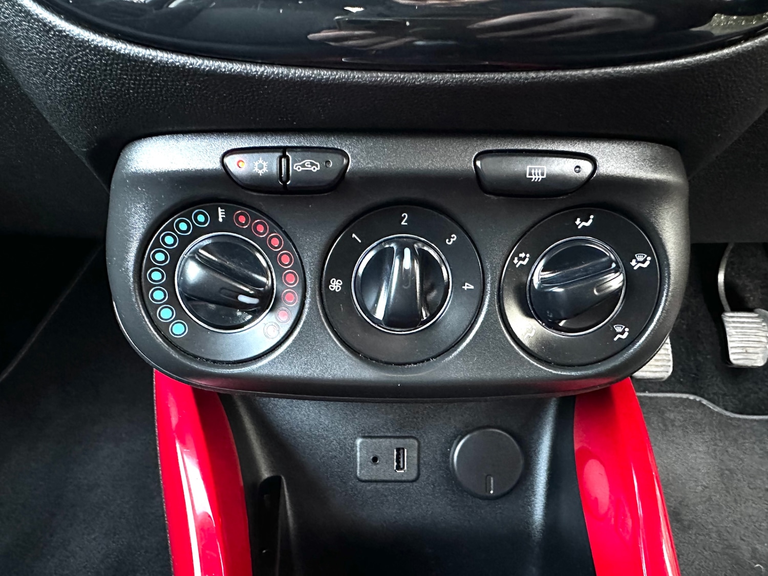 Used Vauxhall ADAM 2013 for sale - 76968429: Photo 29