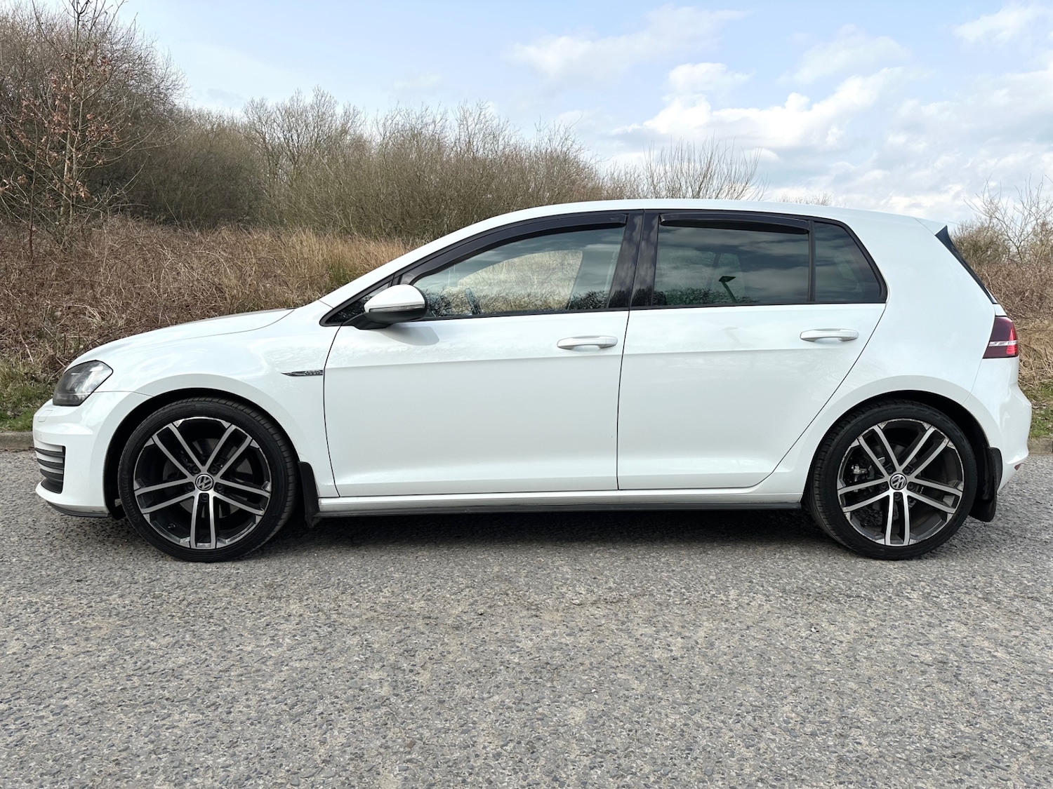 Used Volkswagen Golf 2015 for sale - 77766143: Photo 2