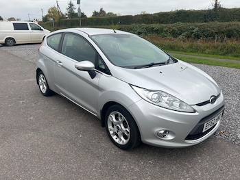 2012 (62) - 1.25 Zetec Hatchback 3dr Petrol Manual Euro 5 (82 ps)