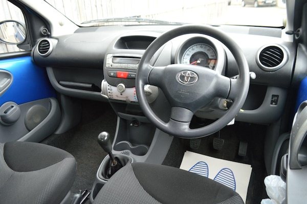 Used Toyota AYGO 2010 for sale - 76259592: Photo 2