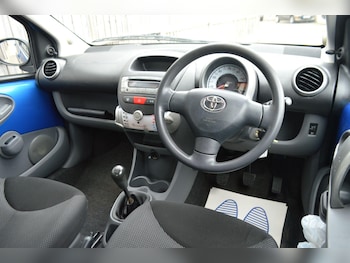 Used Toyota AYGO 2010 for sale - 76259592: Photo 2