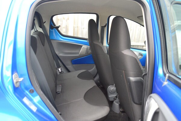 Used Toyota AYGO 2010 for sale - 76259592: Photo 8