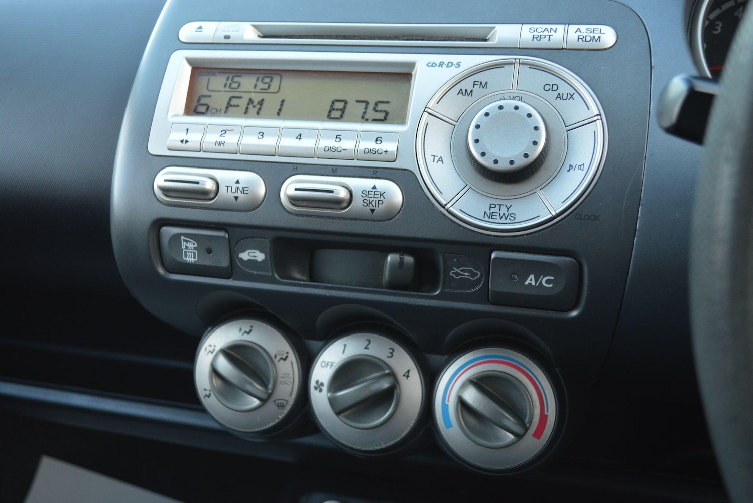 Used Honda Jazz 2002 for sale - 77478779: Photo 8