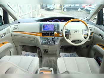 Used Toyota Estima 2011 for sale - 77633634: Photo