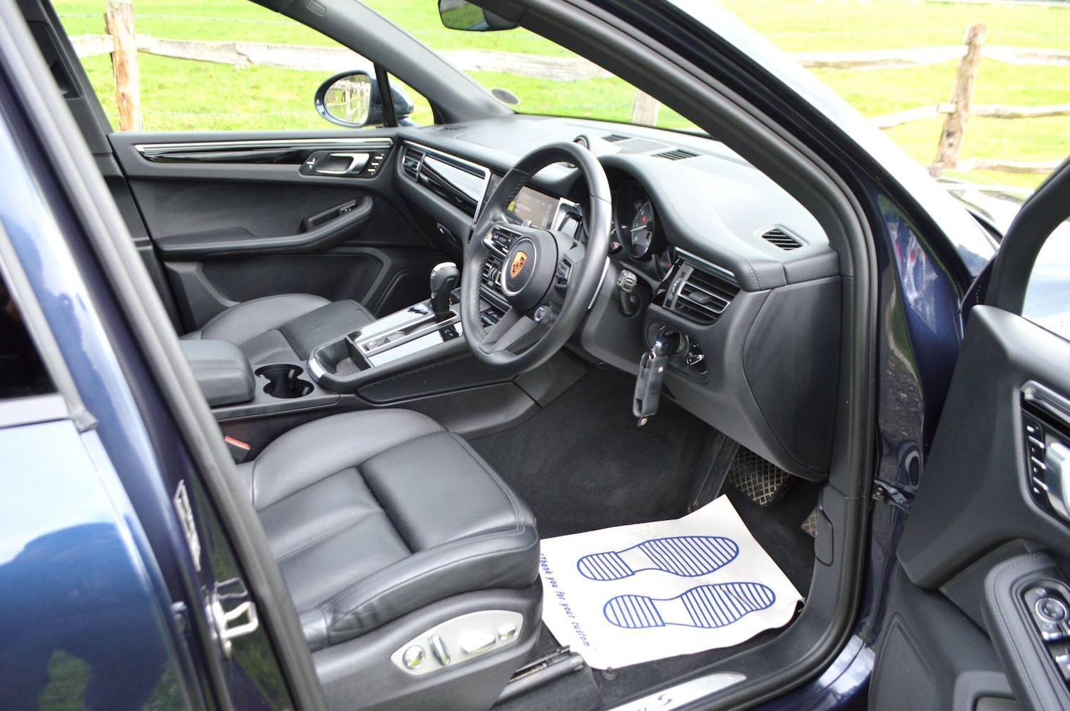 Used Porsche Macan 2022 for sale - 76295186: Photo 2