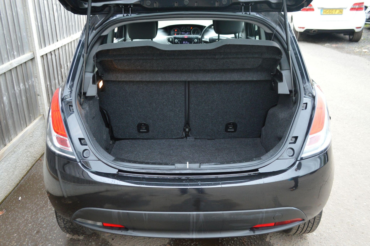 Used Chrysler Ypsilon 2014 for sale - 76512193: Photo 11