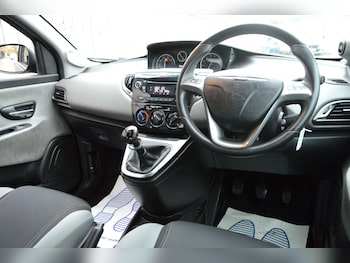 Used Chrysler Ypsilon 2014 for sale - 76512193: Photo