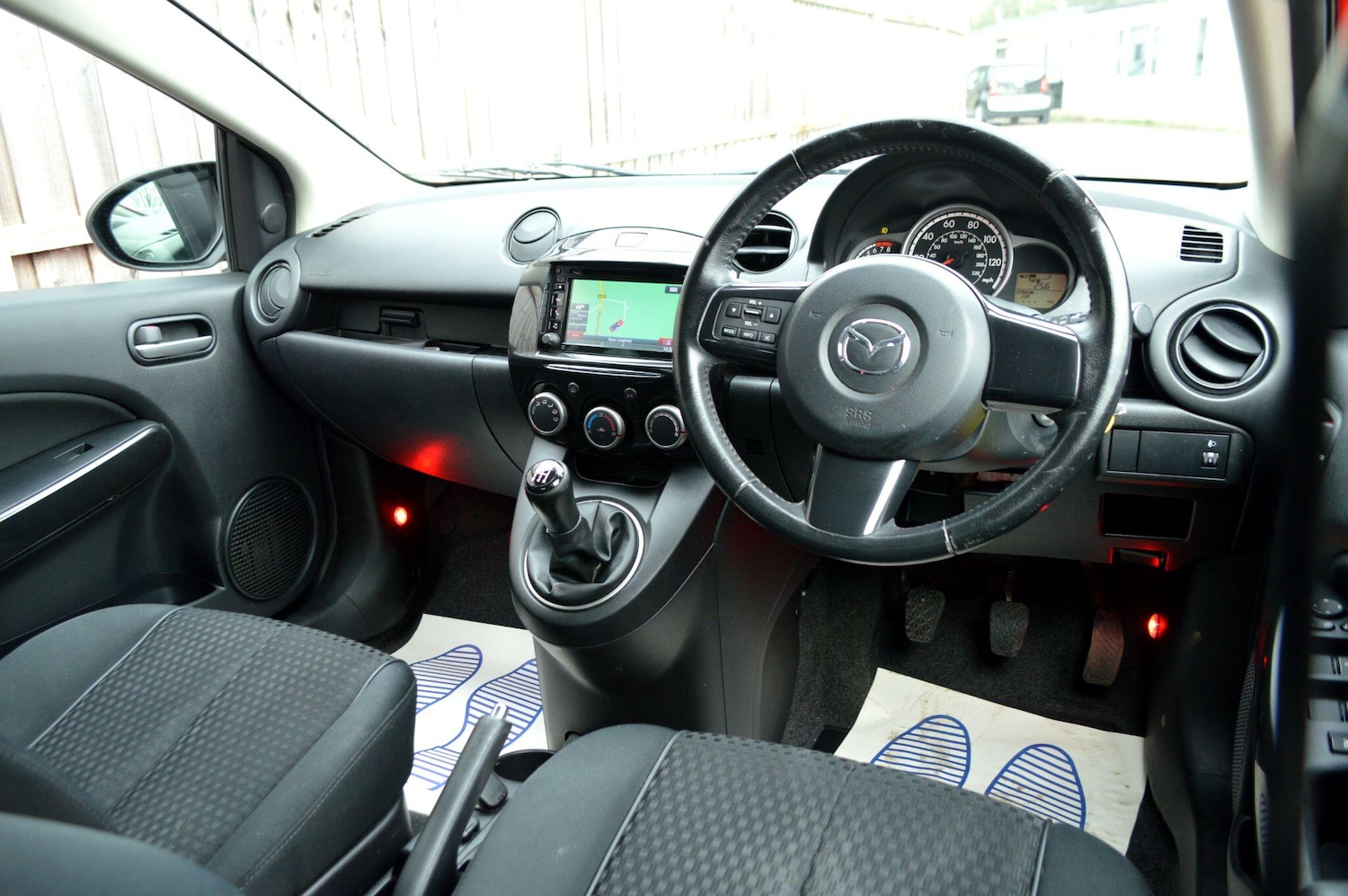 Used Mazda Mazda2 2014 for sale - 77330673: Photo 2