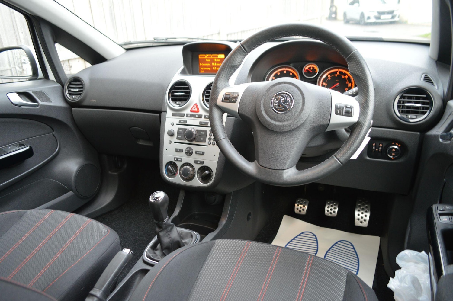 Used Vauxhall Corsa 2010 for sale - 76727611: Photo 2
