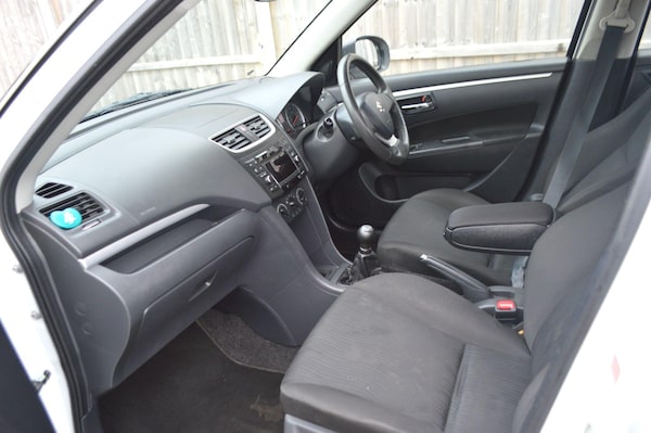 Used Suzuki Swift 2012 for sale - 76270582: Photo 17