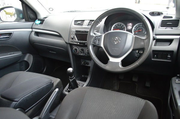 Used Suzuki Swift 2012 for sale - 76270582: Photo 2