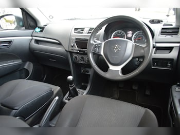 Used Suzuki Swift 2012 for sale - 76270582: Photo 2