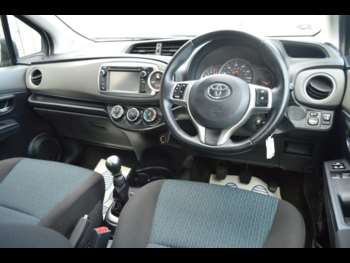 Used Toyota Yaris 2012 for sale - 74920926: Photo