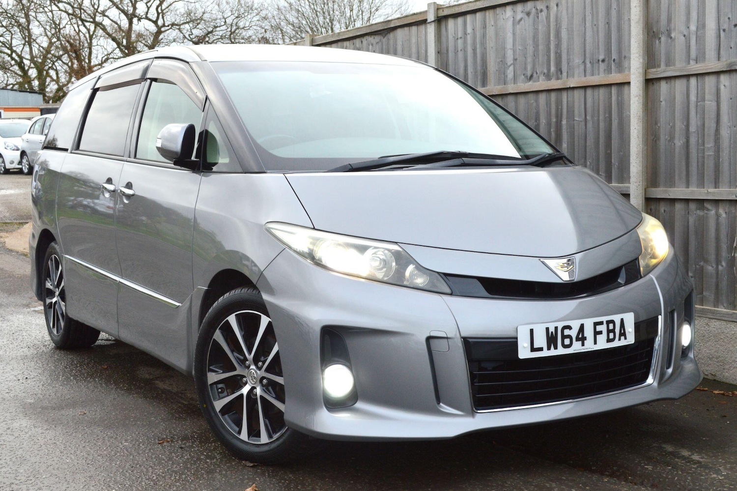 Used Toyota Estima for sale - 76926708: Photo 1