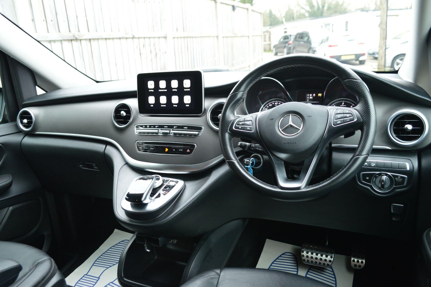 Used Mercedes-Benz V-Class 2025 for sale - 77049767: Photo 2