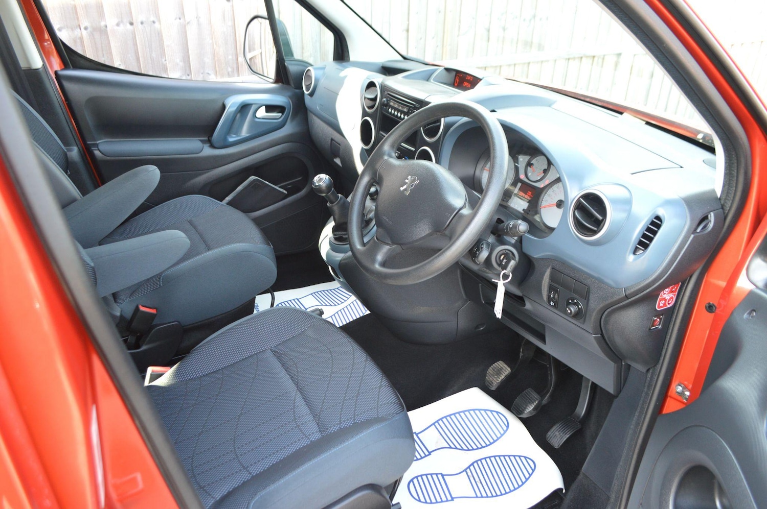 Used Peugeot Partner Tepee 2010 for sale - 76781155: Photo 2