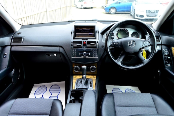 Used Mercedes-Benz C-Class 2024 for sale - 75563403: Photo 2