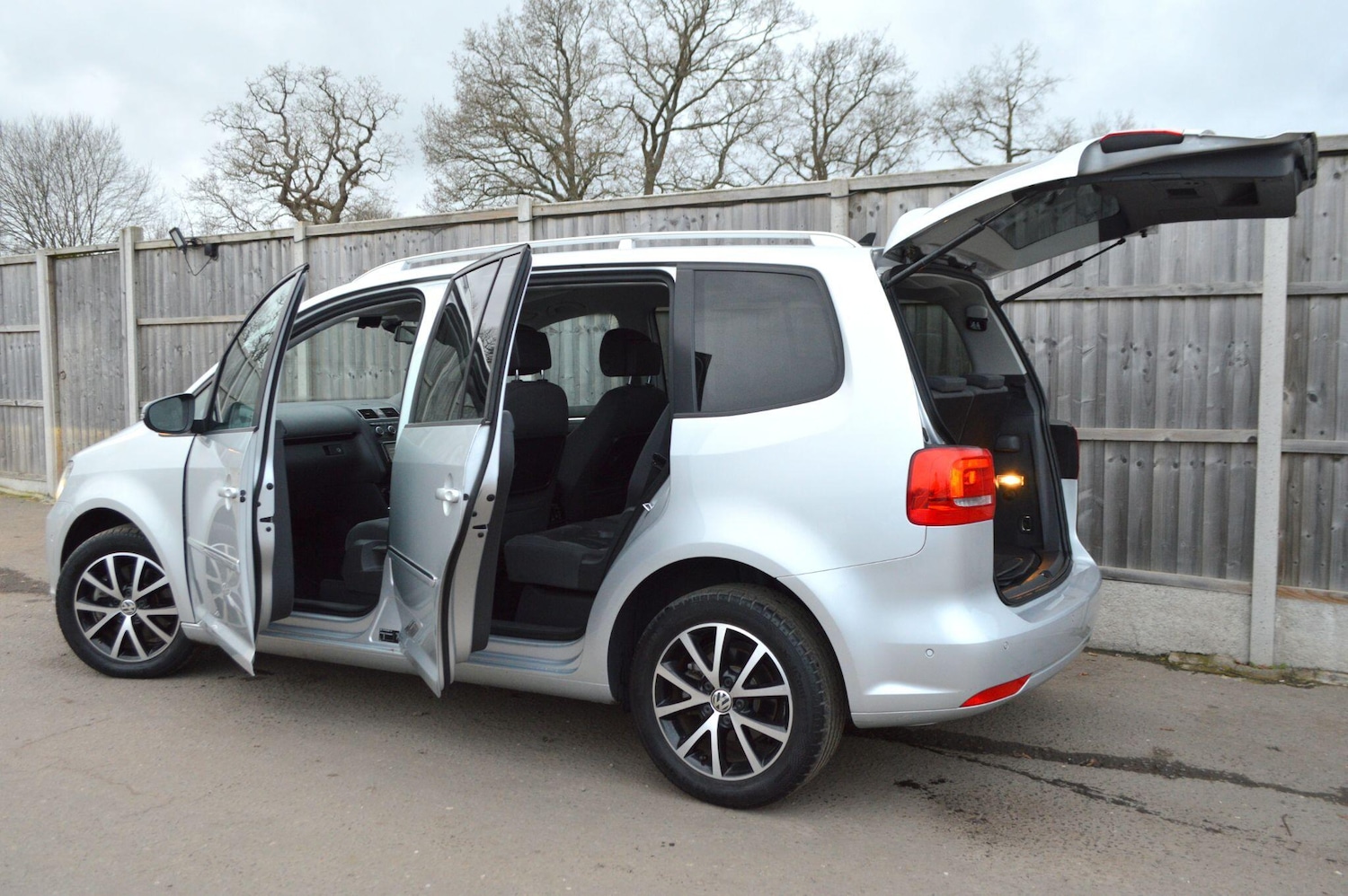 Used Volkswagen Touran for sale - 76975441: Photo 15