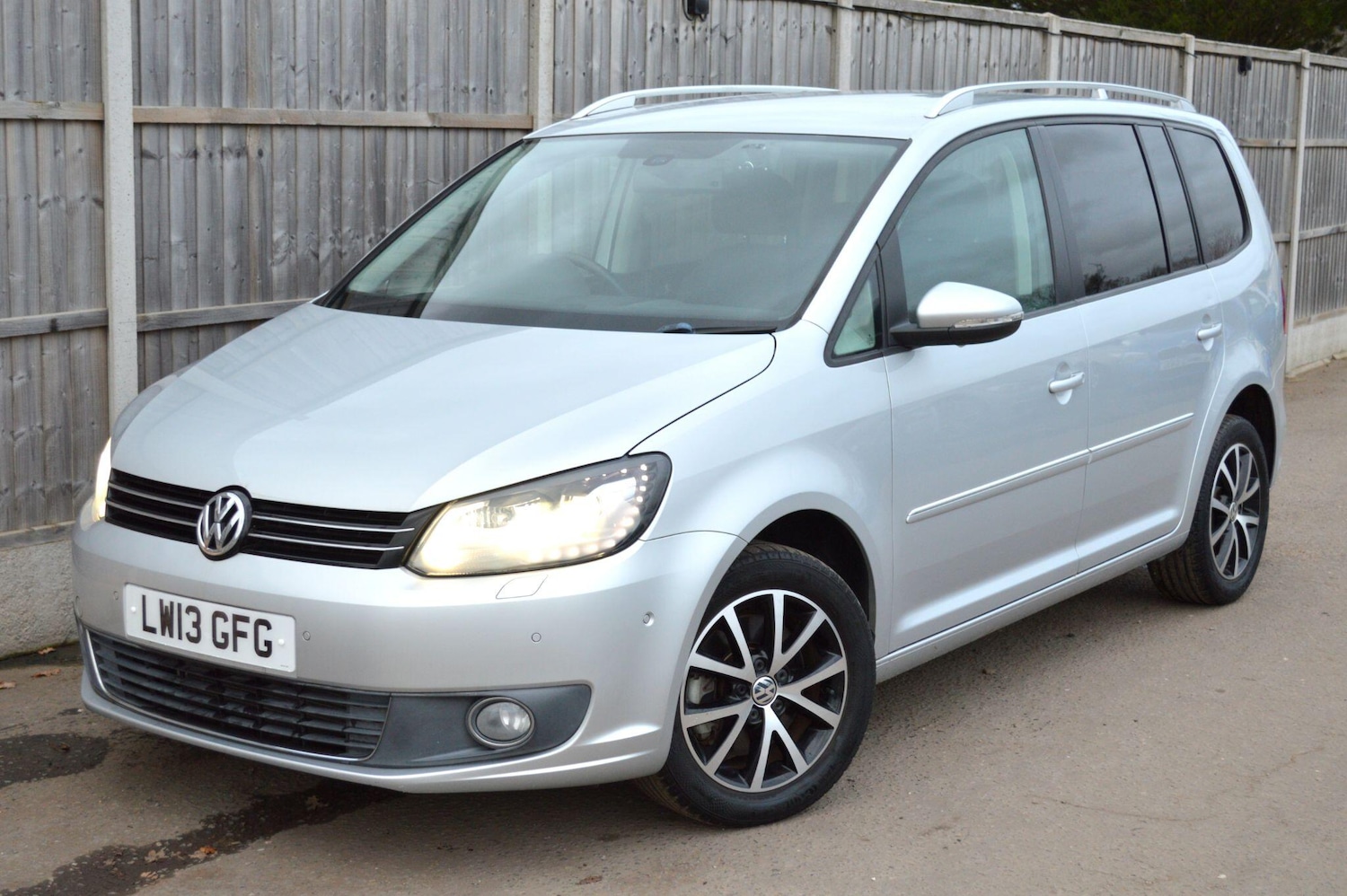 Used Volkswagen Touran for sale - 76975441: Photo 16