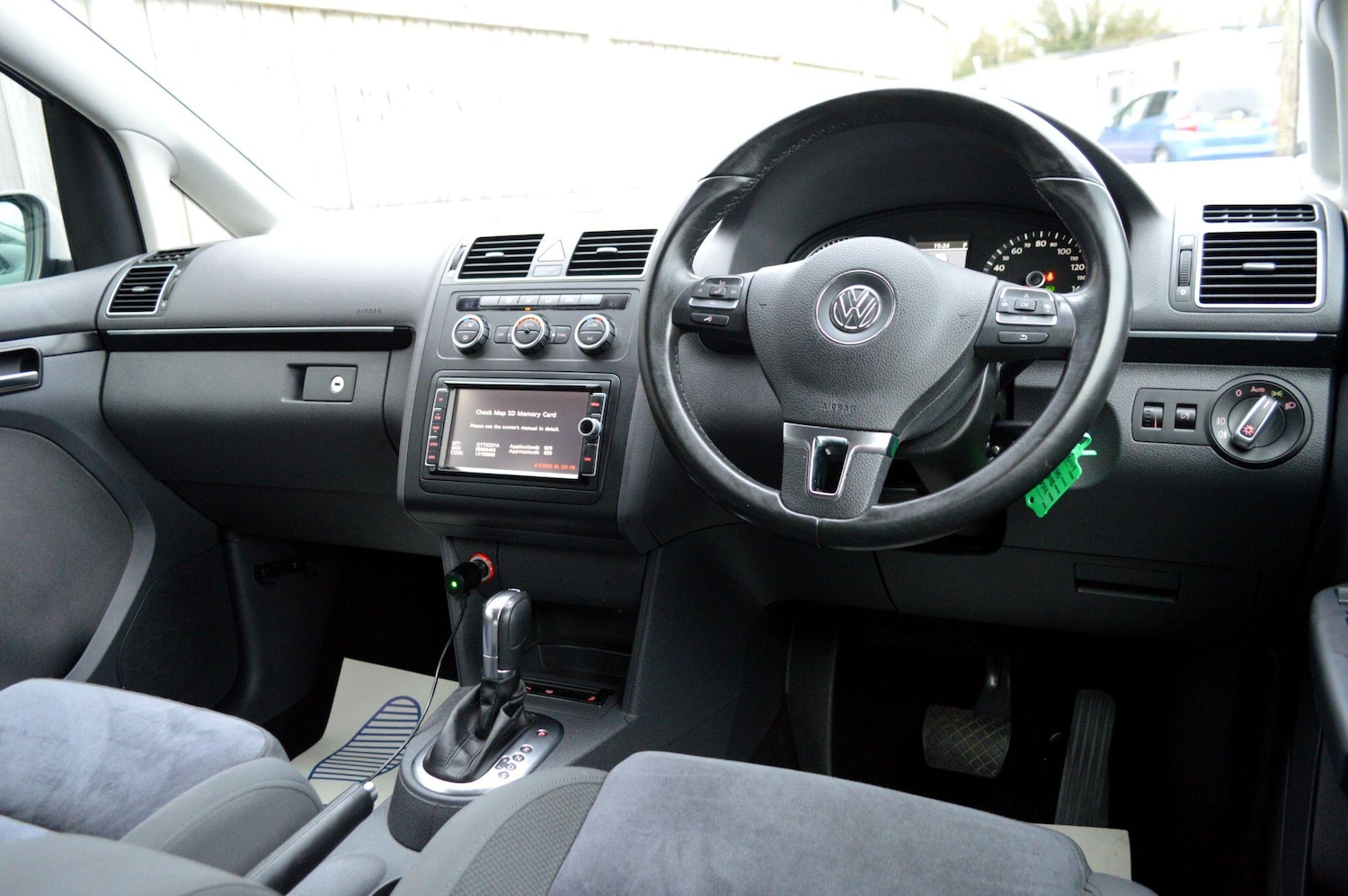 Used Volkswagen Touran for sale - 76975441: Photo 2