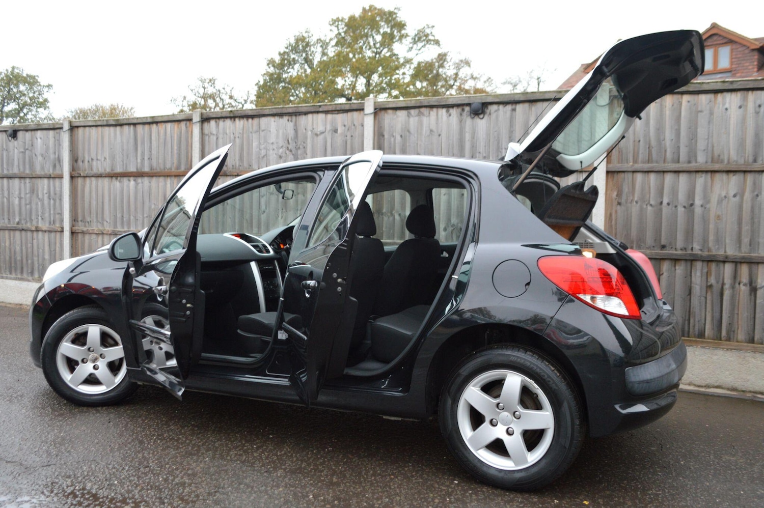 Used Peugeot 207 2011 for sale - 76592942: Photo 13