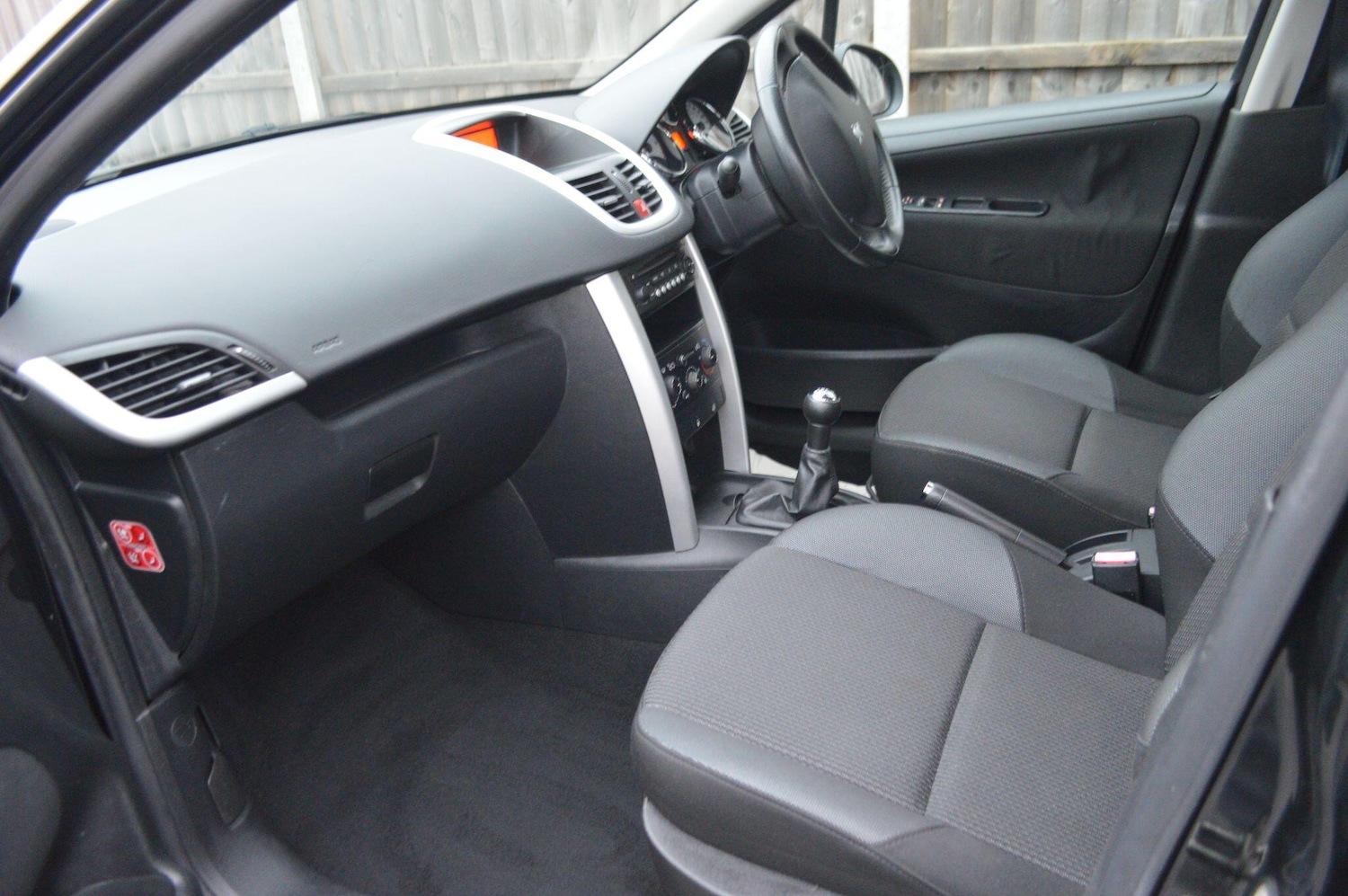 Used Peugeot 207 2011 for sale - 76592942: Photo 18