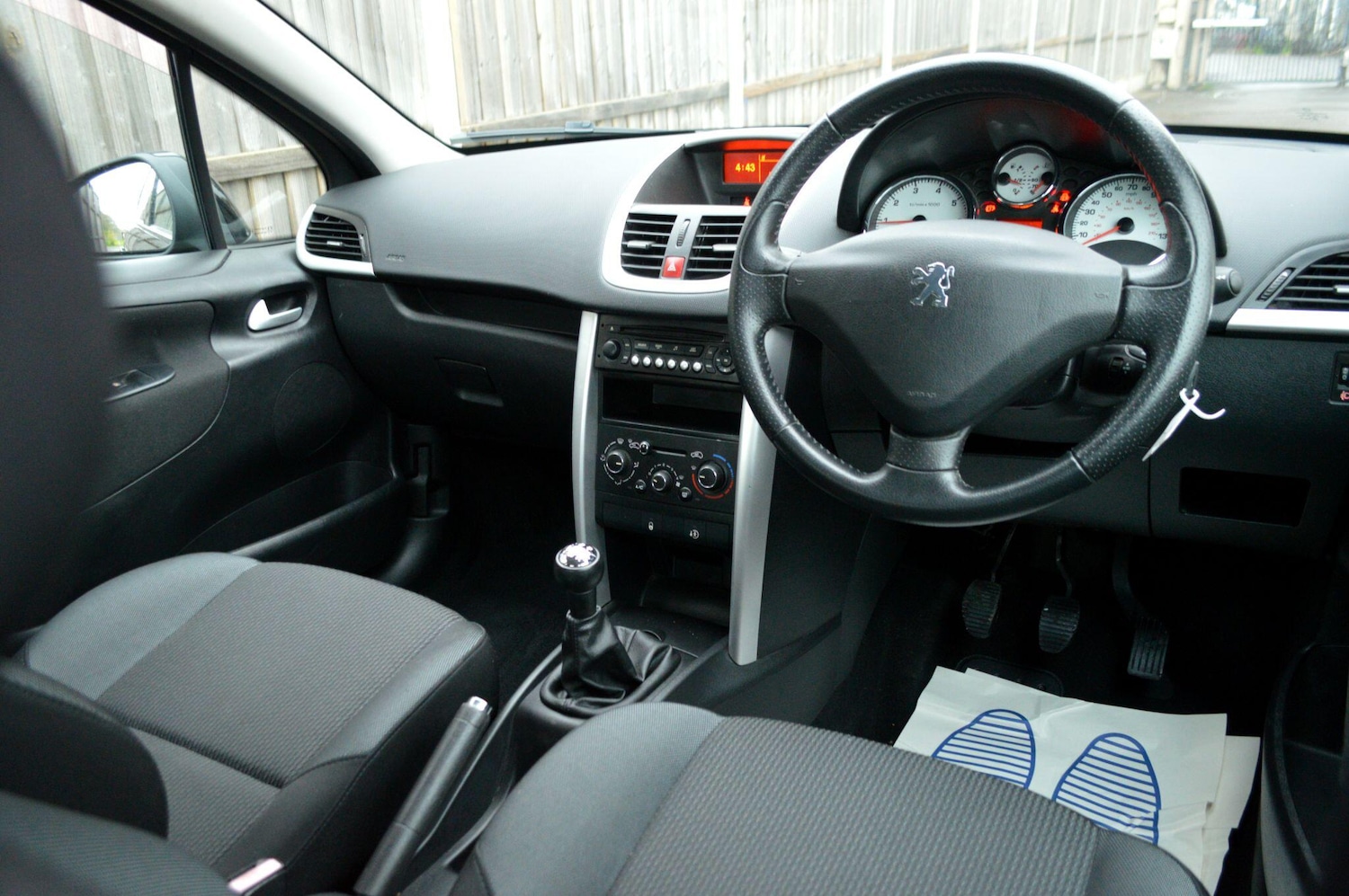 Used Peugeot 207 2011 for sale - 76592942: Photo 2