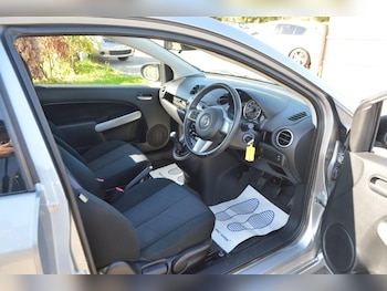 Used Mazda Mazda2 2013 for sale - 76189077: Photo 2