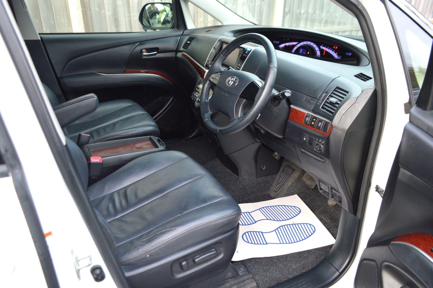 Used Toyota Estima for sale - 76926709: Photo 2