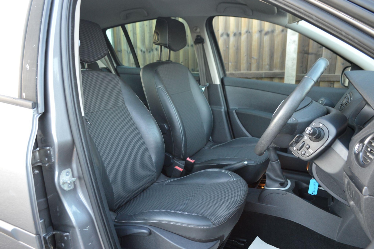 Used Renault Clio 2010 for sale - 76823577: Photo 15