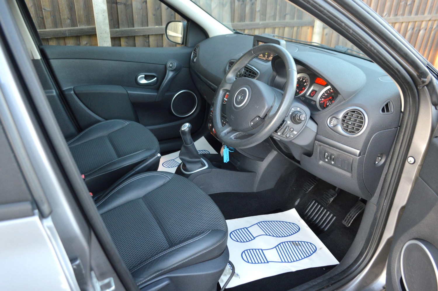 Used Renault Clio 2010 for sale - 76823577: Photo 16