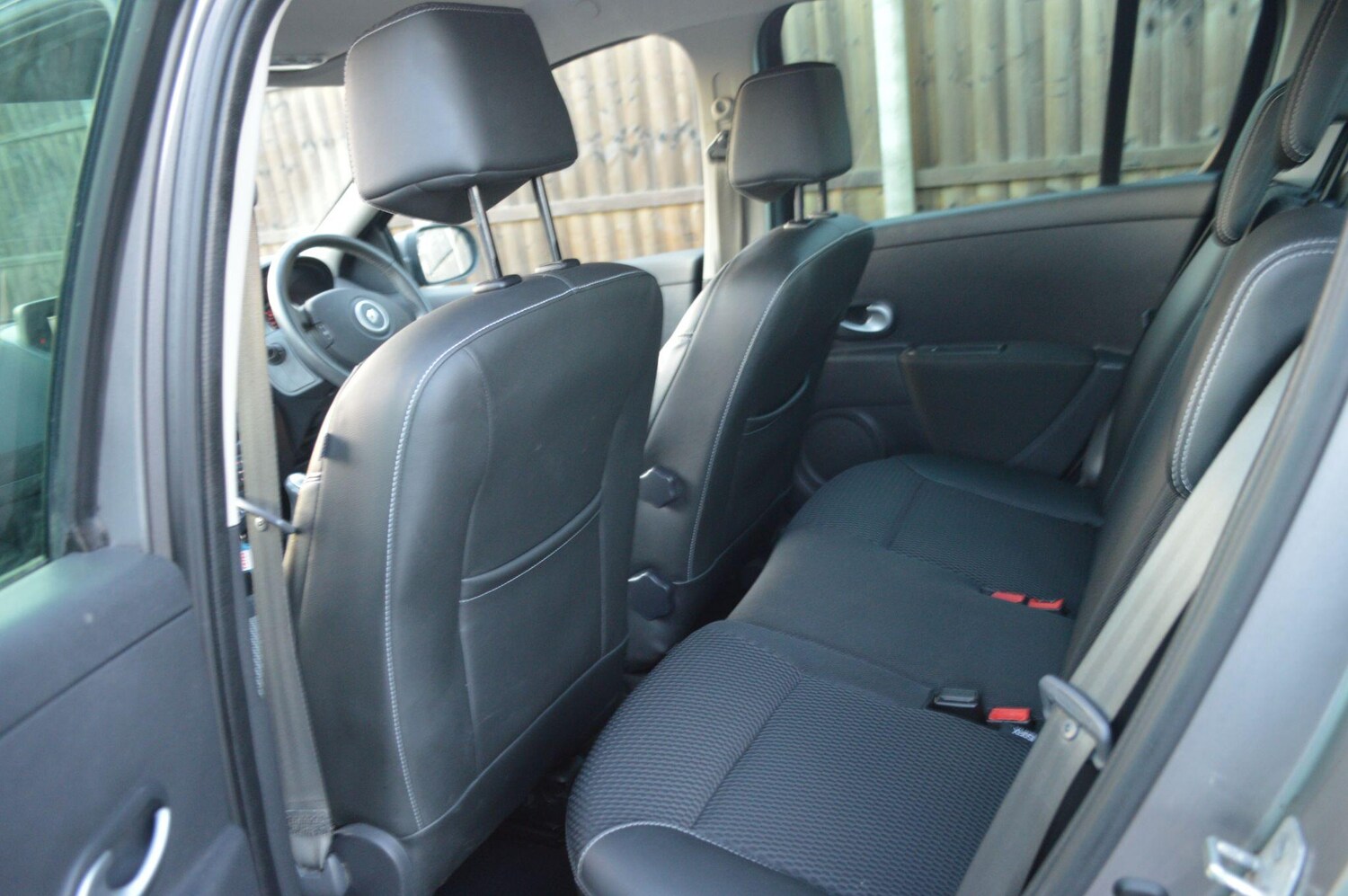 Used Renault Clio 2010 for sale - 76823577: Photo 19