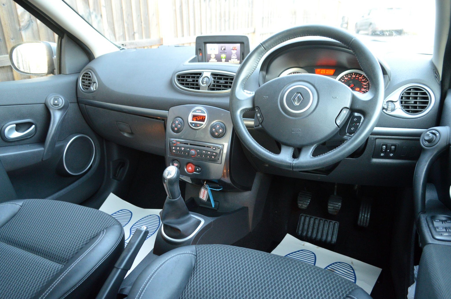 Used Renault Clio 2010 for sale - 76823577: Photo 2