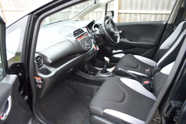Used Honda Jazz 2013 for sale - 76239885: Photo 17