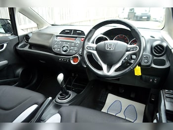 Used Honda Jazz 2013 for sale - 76239885: Photo 2