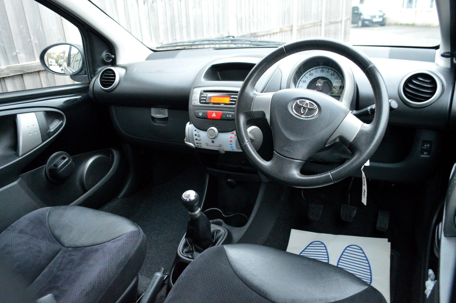Used Toyota AYGO 2012 for sale - 76592309: Photo 2