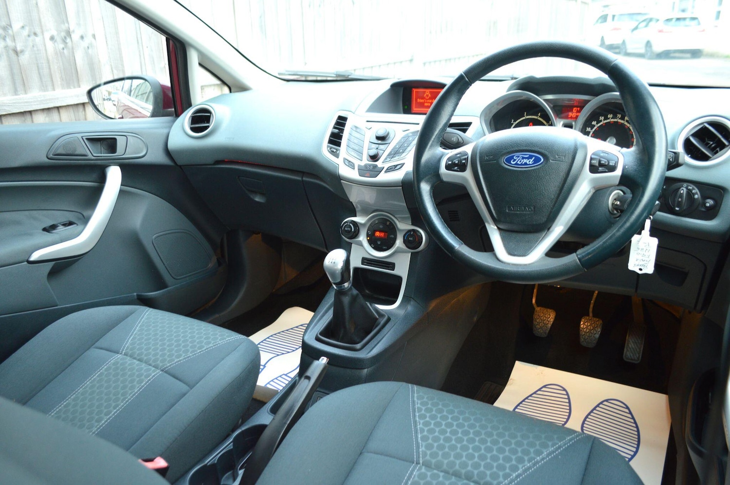 Used Ford Fiesta 2010 for sale - 76912658: Photo 2
