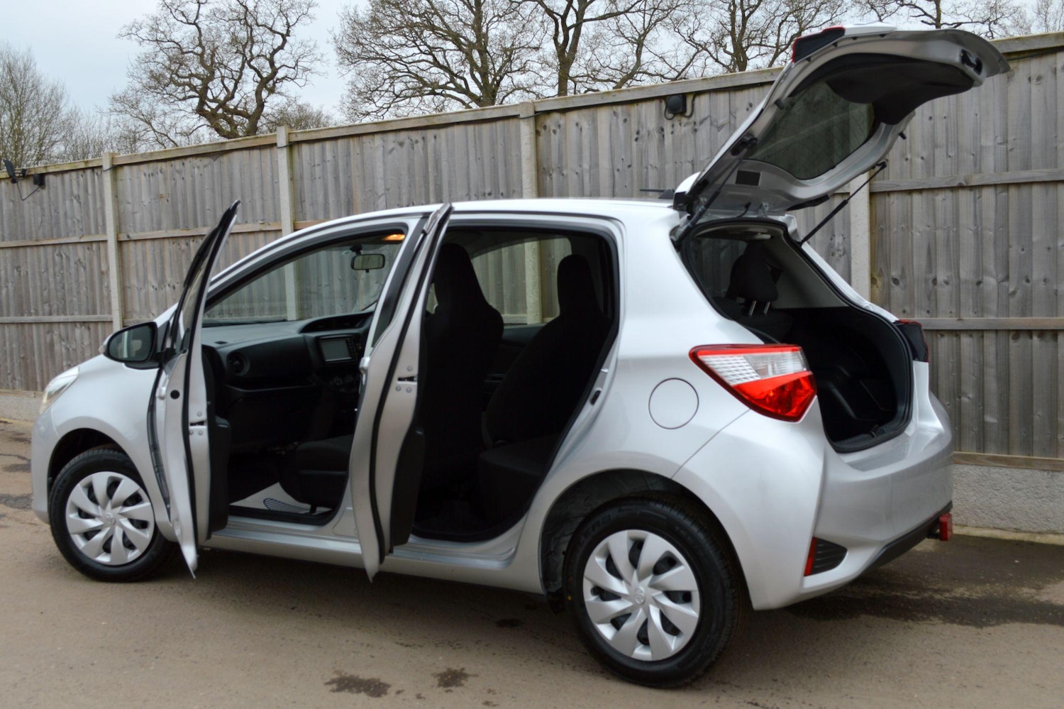 Used Toyota Vitz 2025 for sale - 76457230: Photo 13