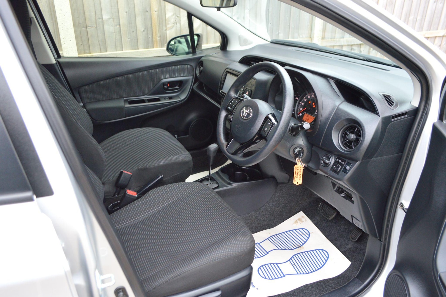 Used Toyota Vitz 2025 for sale - 76457230: Photo 15